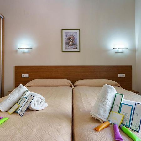 Hostal Costabella Powered By Faro Homes Fuengirola Luaran gambar