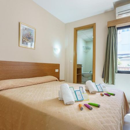 Hostal Costabella Powered By Faro Homes Fuengirola Luaran gambar
