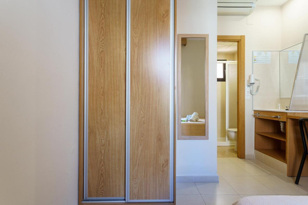 Hostal Costabella Powered By Faro Homes Fuengirola Luaran gambar