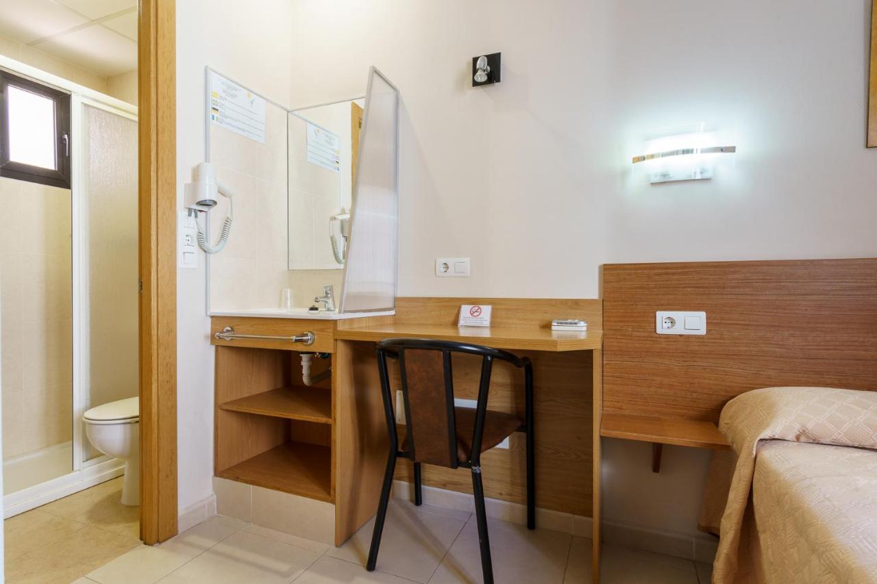 Hostal Costabella Powered By Faro Homes Fuengirola Luaran gambar