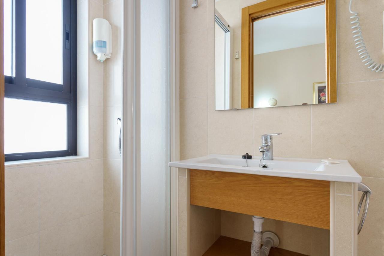 Hostal Costabella Powered By Faro Homes Fuengirola Luaran gambar