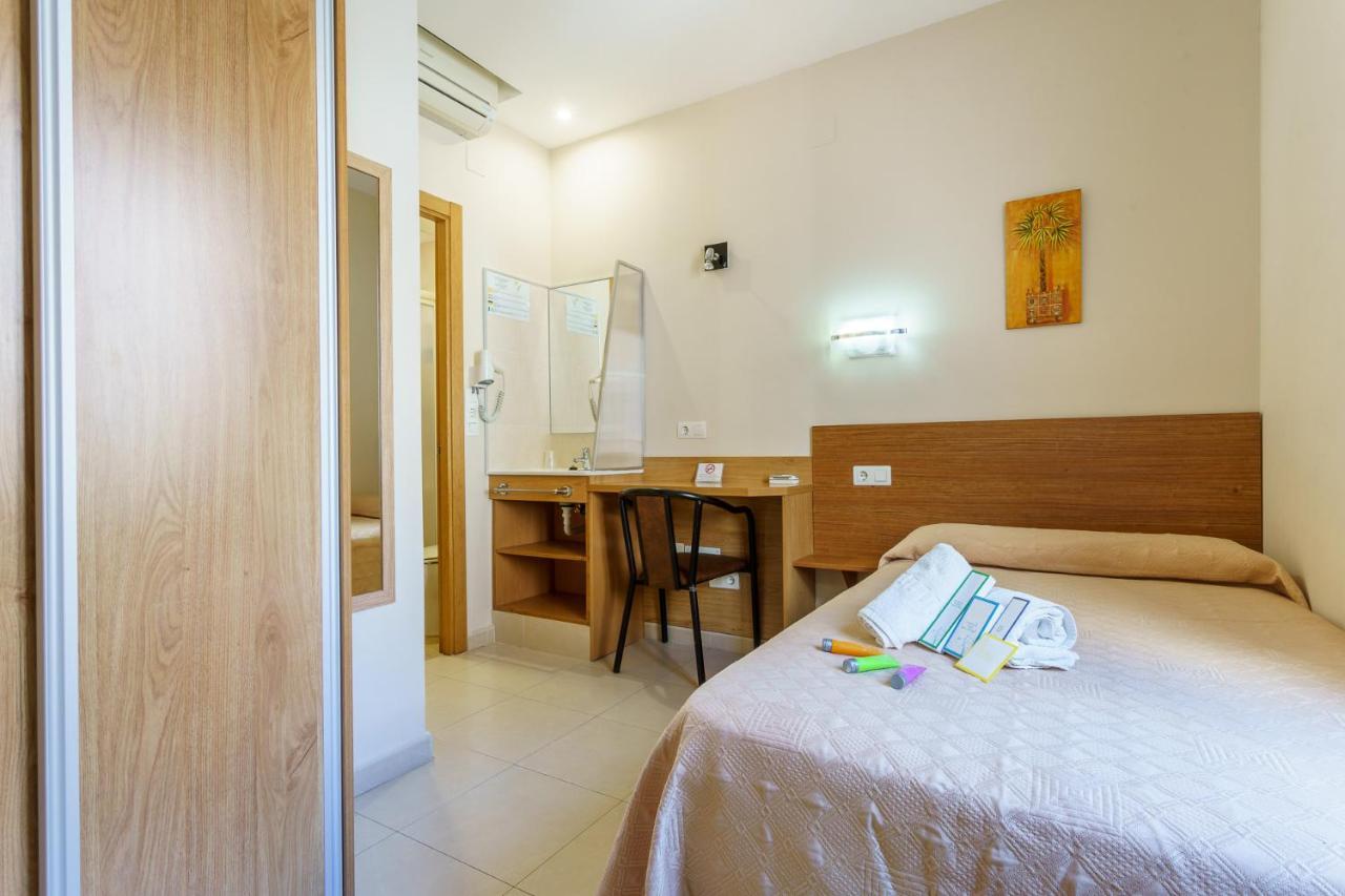 Hostal Costabella Powered By Faro Homes Fuengirola Luaran gambar