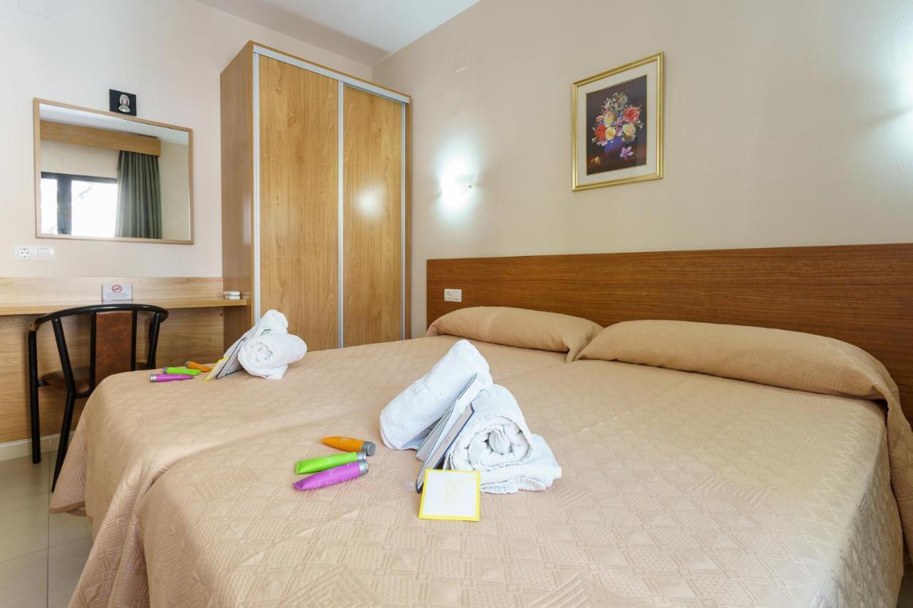 Hostal Costabella Powered By Faro Homes Fuengirola Luaran gambar