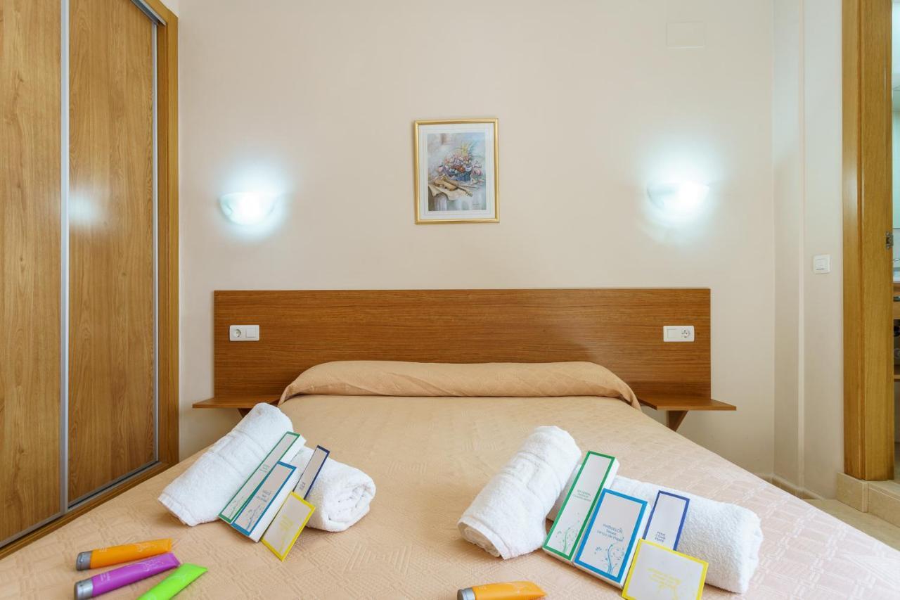 Hostal Costabella Powered By Faro Homes Fuengirola Luaran gambar