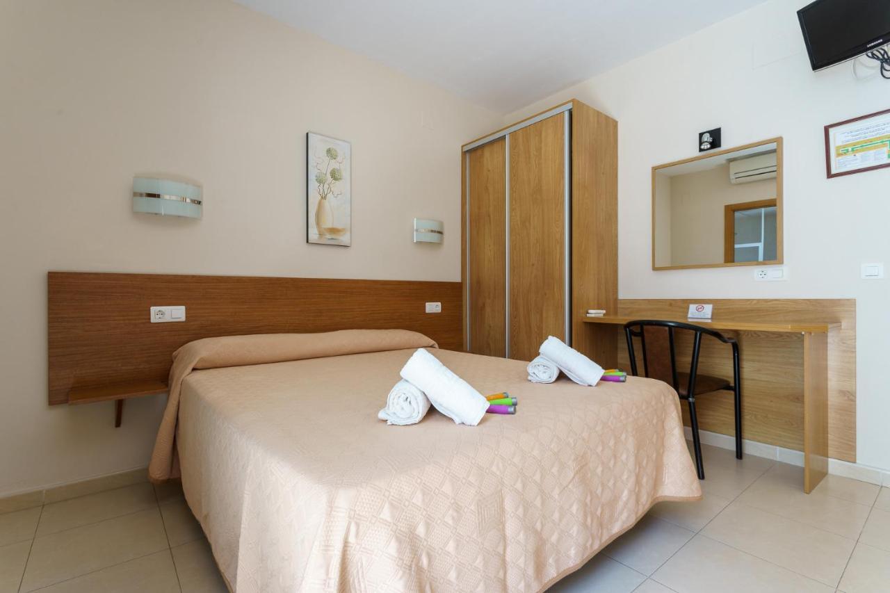 Hostal Costabella Powered By Faro Homes Fuengirola Luaran gambar