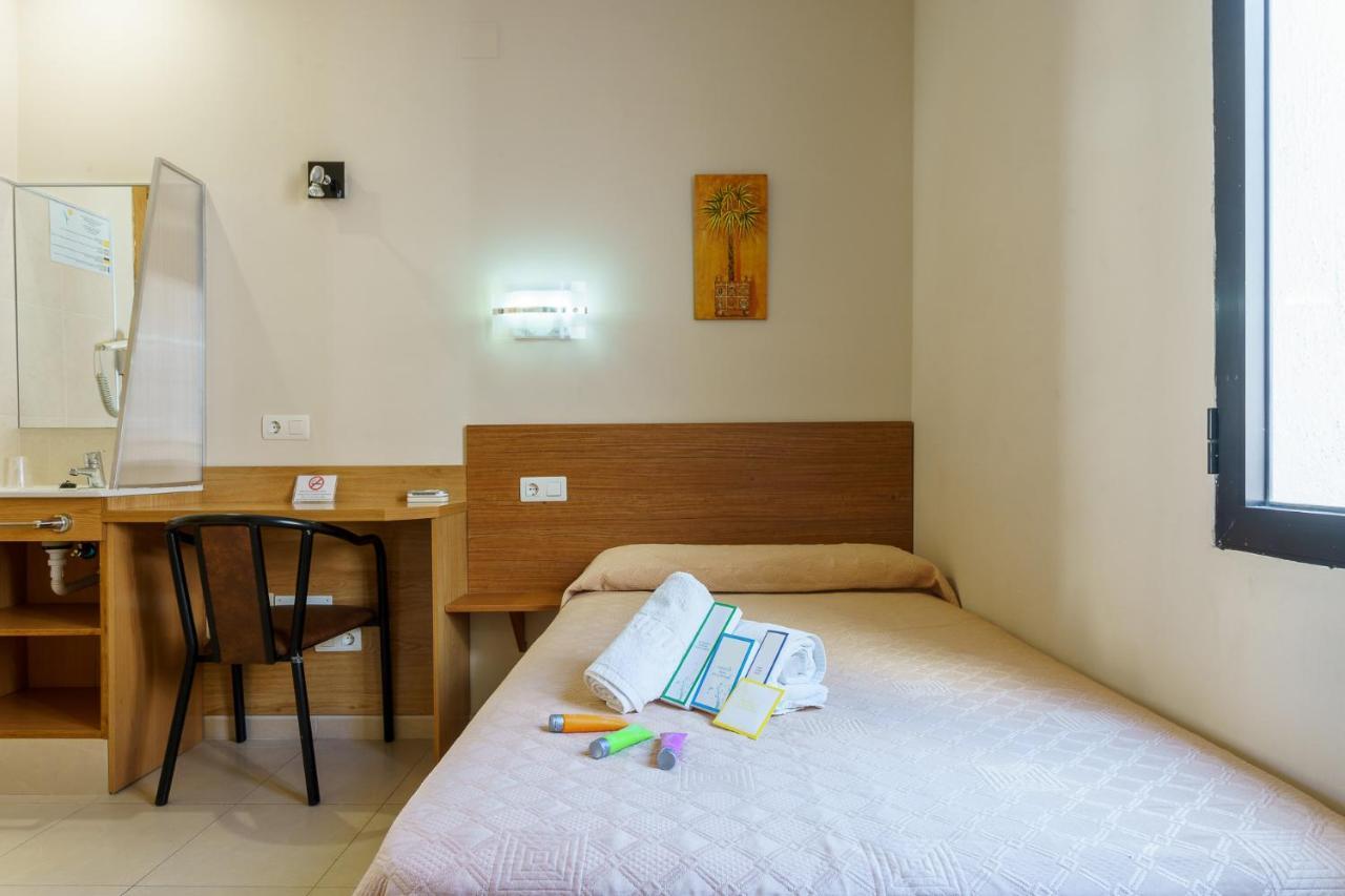 Hostal Costabella Powered By Faro Homes Fuengirola Luaran gambar