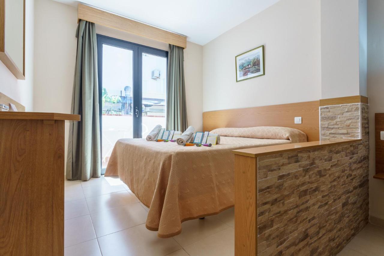 Hostal Costabella Powered By Faro Homes Fuengirola Bilik gambar