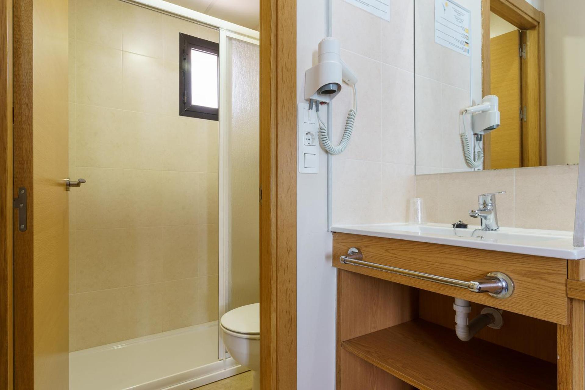 Hostal Costabella Powered By Faro Homes Fuengirola Bilik gambar