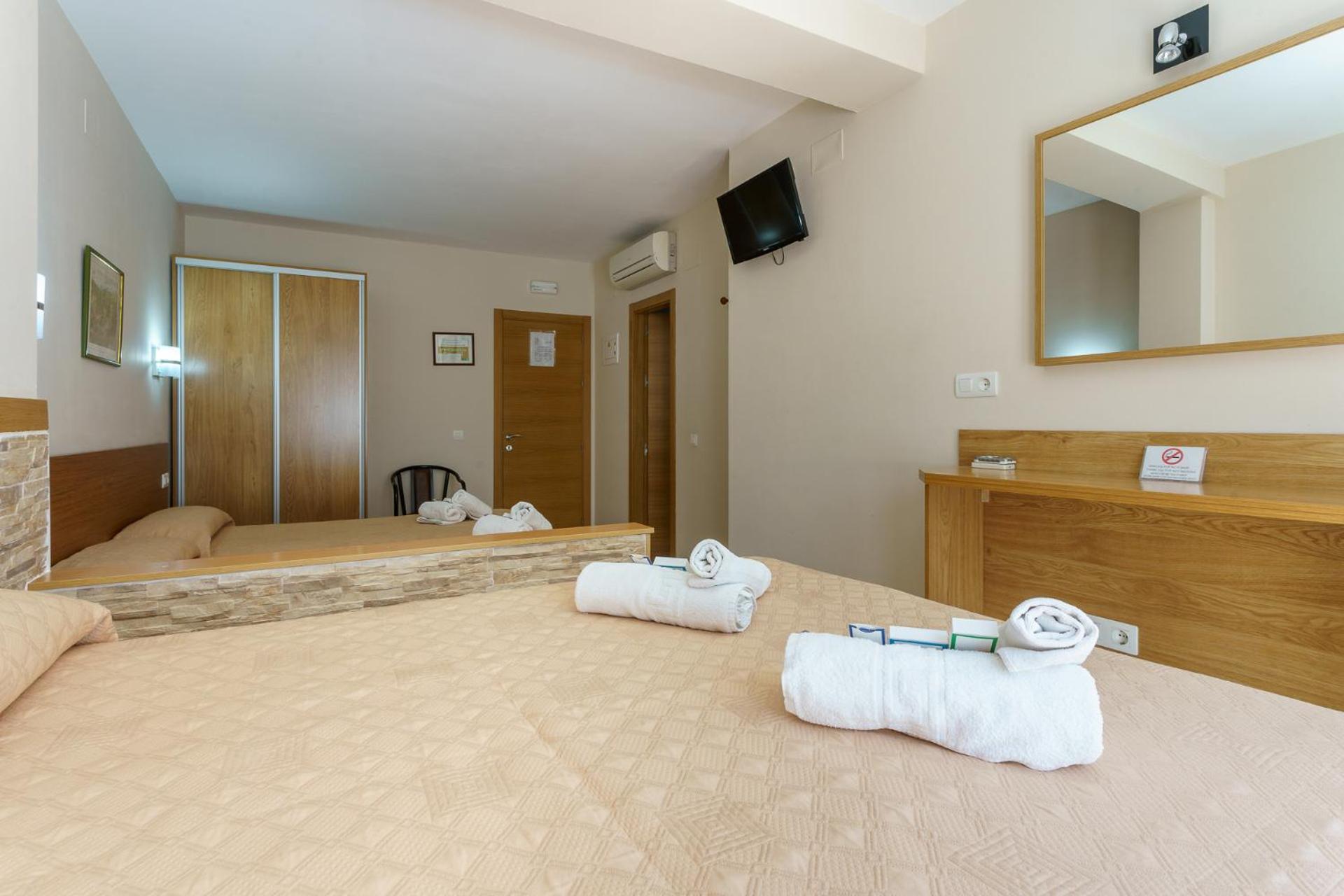 Hostal Costabella Powered By Faro Homes Fuengirola Bilik gambar