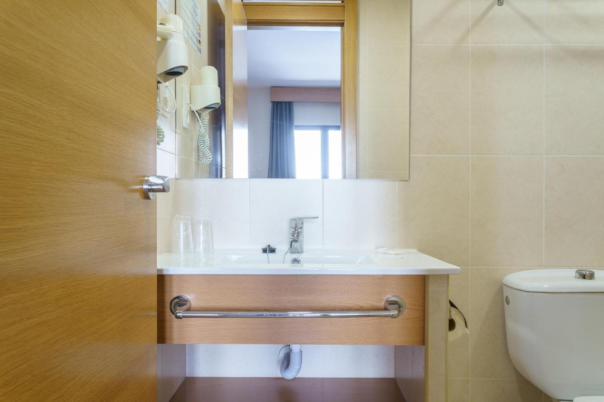 Hostal Costabella Powered By Faro Homes Fuengirola Bilik gambar