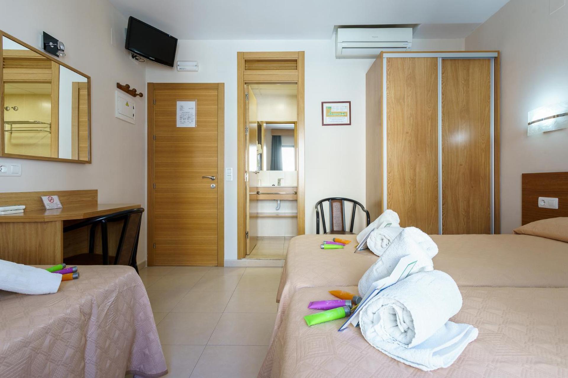 Hostal Costabella Powered By Faro Homes Fuengirola Bilik gambar
